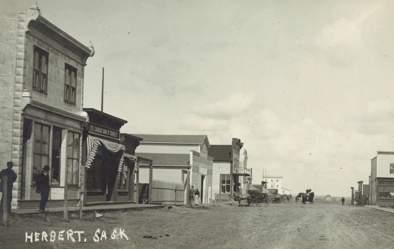 Street scene with Canadian Bank of Commerce, about 1910